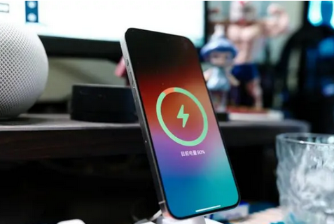 阳江镇苹果15换屏服务分享用什么充电器给iPhone15充电更好 